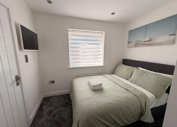 Luxury Rooms - Pick A Room - Free Parking & Kitchen Access, Near Etihad Stadium, The Coop Live & Piccadilly Station, Manchester